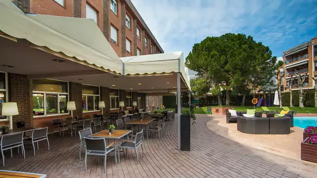 Découvrez Tortosa en chambre triple avec petit-déjeuner inclus