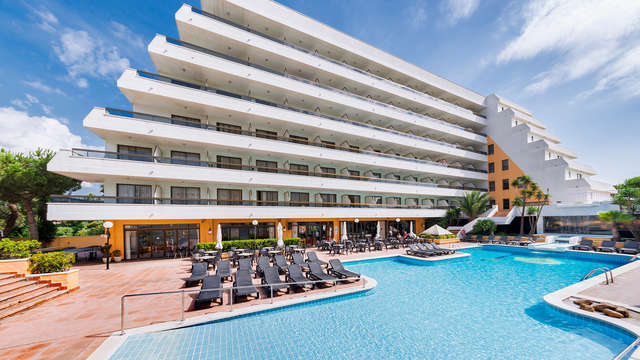 Descubre la Costa del Maresme en pareja en un 4* a pocos pasos de la playa