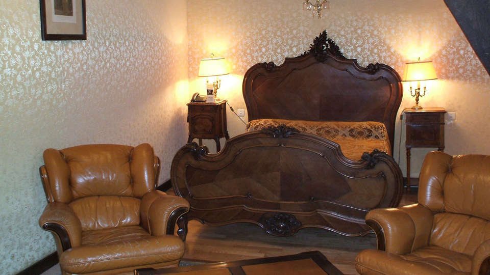 Château du Val - edit_room3.jpg