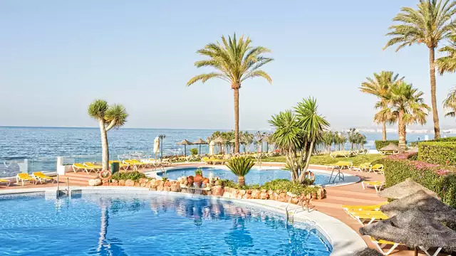 Vacaciones en Benalmádena con pensión completa y en primera línea de mar