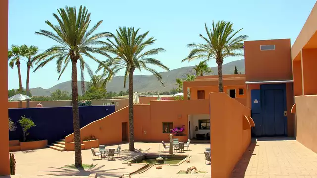 Détendez-vous sur la côte d'Almeria avec accès au spa et demi-pension