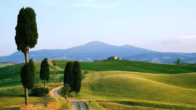 Una pausa della routine con colazione in hotel con piscina a San Quirico d Orcia Siena