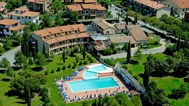 Una pausa della routine con colazione in hotel con piscina a San Quirico d Orcia Siena