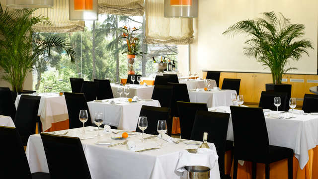 Noche de lujo con cena cerca de Barcelona