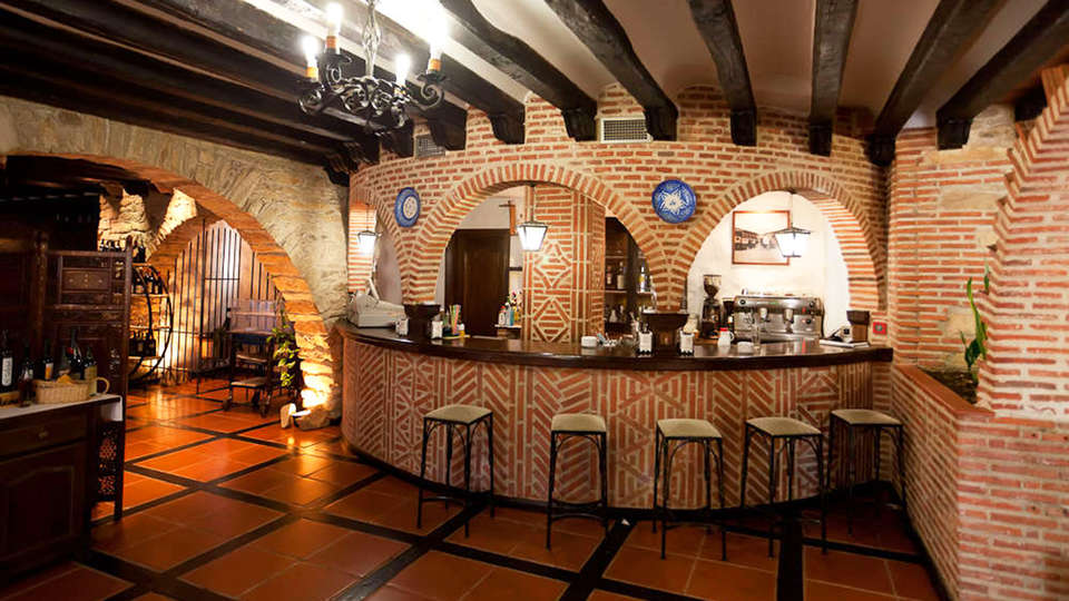 Hotel Doña Teresa - edit_bar.jpg
