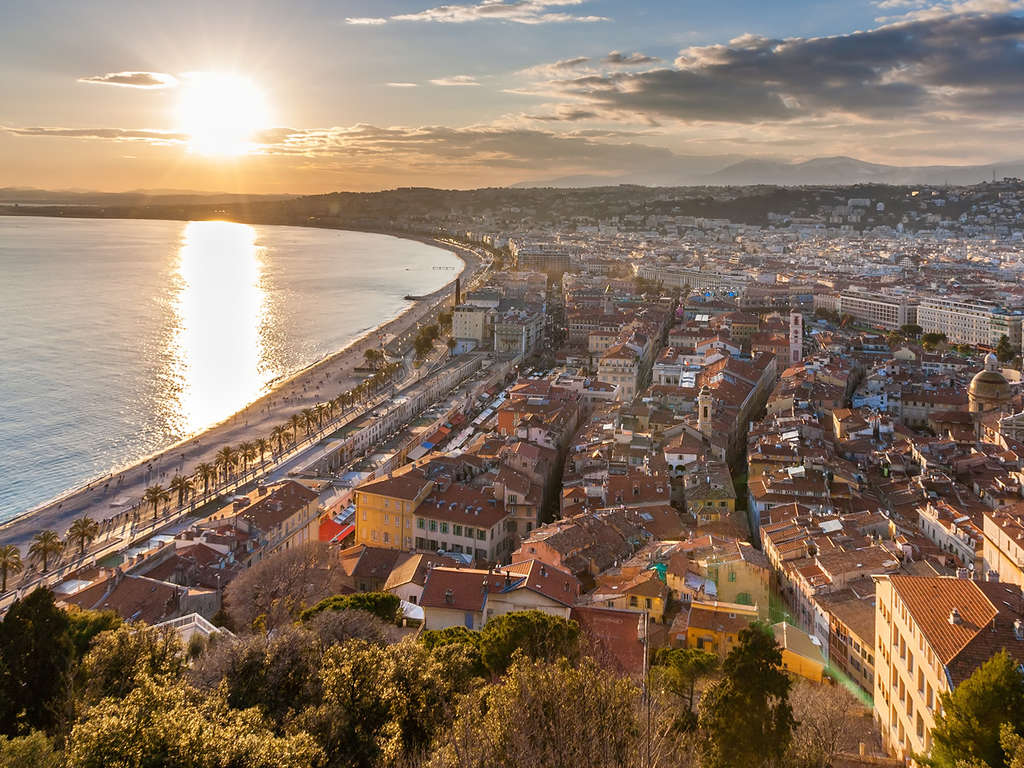 Offre spéciale limitée à Nice avec surclassement et départ tardif offert - 4*