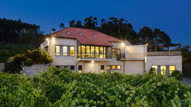 Escapada en O Grove en apartamento para 2 adultos y 2 niños, con spa y vino espumoso