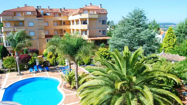 Escapada en O Grove en apartamento para 2 adultos y 2 niños, con spa y vino espumoso
