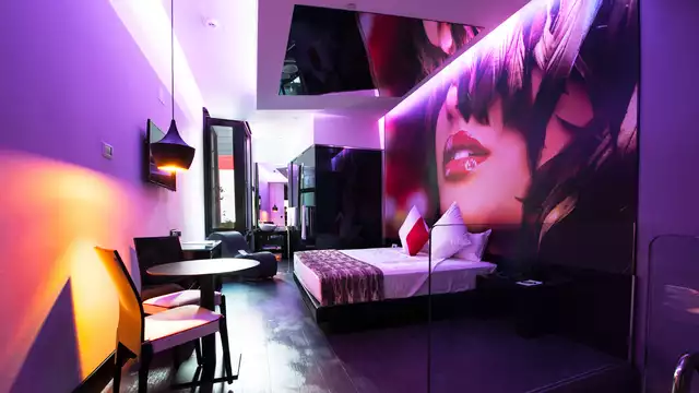 Romantisme, champagne et petit-déjeuner en suite (AO)