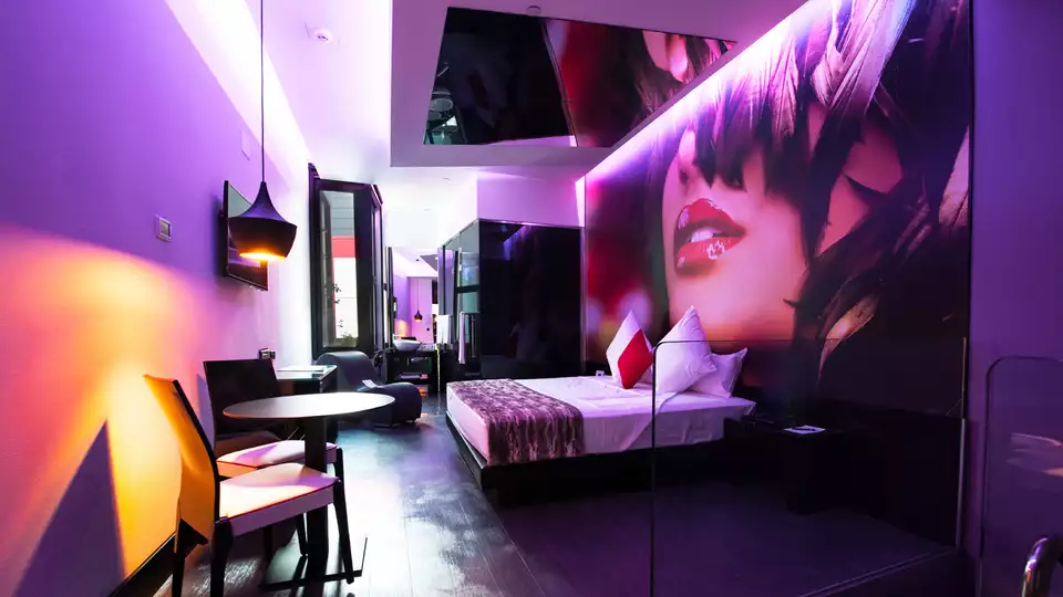 Noche romantica con champan y desayuno en suite Adults Only
