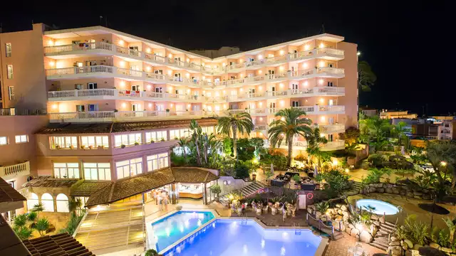 Escapade mini-vacances sur la Costa Brava en demi-pension avec un enfant gratuit inclus