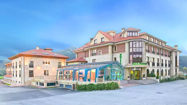 Bienestar total con acceso al Spa, Circuito guiado en Aqualux y Masaje Relajante en un 4*