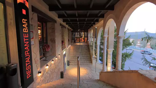 Escapada romantica con spa privado botella de cava y bombones en el Maestrazgo
