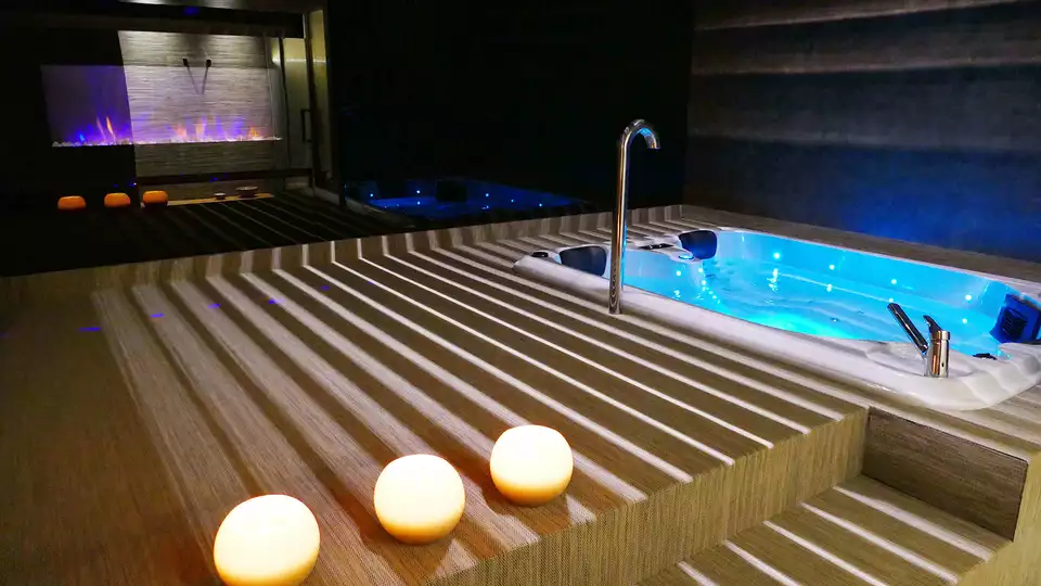 Escapada romantica con spa privado botella de cava y bombones en el Maestrazgo