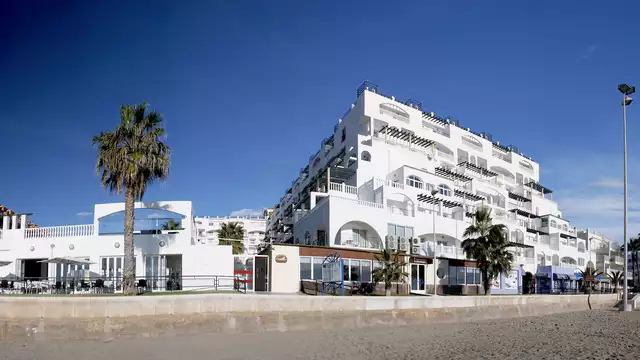 Fuga a Roquetas de Mar con pensione completa e zona relax in un appartamento per famiglie