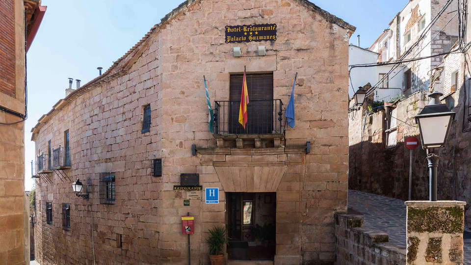 Hotel Palacio Guzmanes - edit_front.jpg