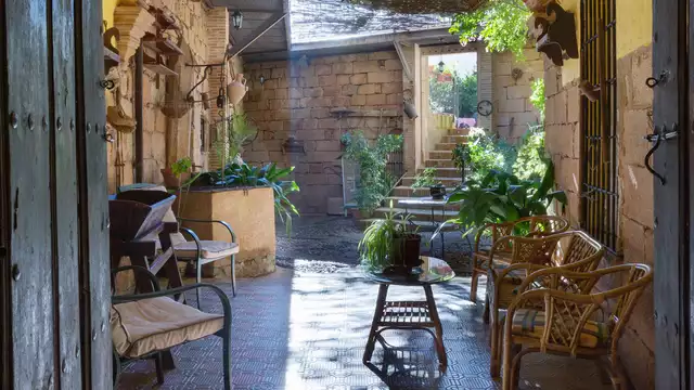 Ontdek Andalusië met cava, diner en een kasteelbezoek