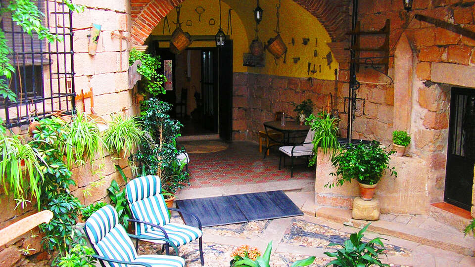 Escapada romantica con banera de hidromasaje cena y cata de aceites en Jaen