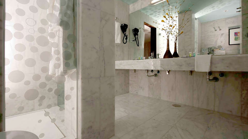 Hotel Spa Executive Sport - Edit_bath.jpg