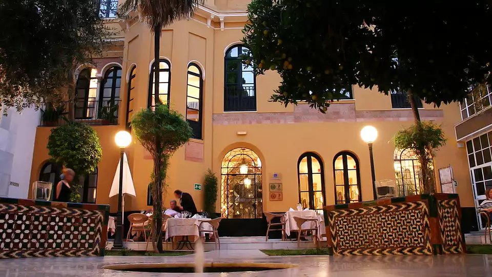 Escapada con tapeo tipico y piscina en pleno centro de Sevilla