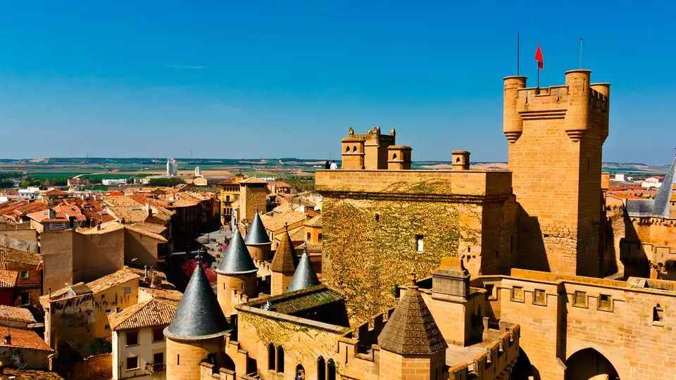 Escapada cultural visita el castillo de Olite y conoce Navarra