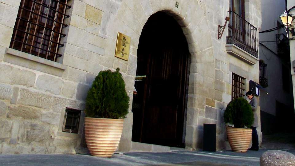 Hotel Palacio del Obispo - edit_entrance.jpg