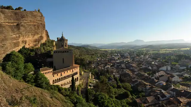 Fin de semana rural y enológico con visita a bodega en Graus, Aragón