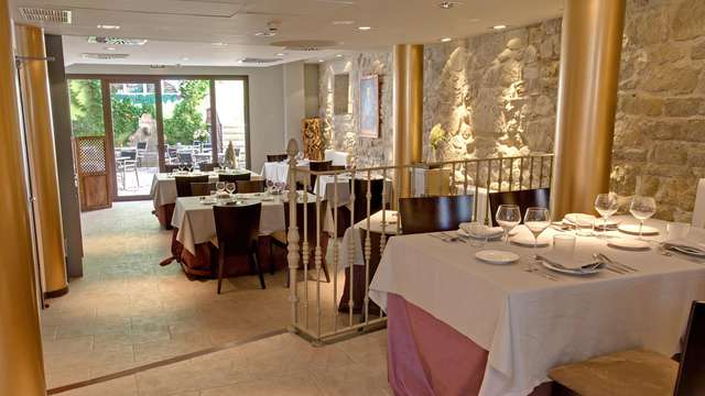 Relax romántico en privado en un palacio del s.XVI con cena en el "Criticón" el viernes