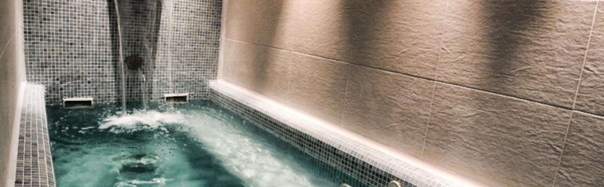 Ontspanning met privé-spa en bezoek aan een wijnkelder in een paleis in Ribagorza