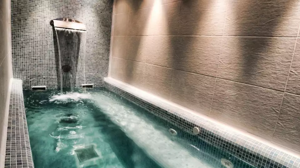 Disfruta del spa privado en un palacio de la Ribagorza con detalles romanticos