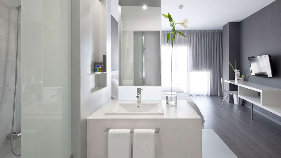 Hotel MasMonzón - edit_bathroom_room_comfort.jpg