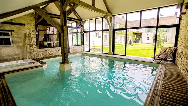 Escapada romántica con jacuzzi privado y lovebox a 1 hora de París