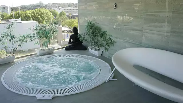 Escapade nologique sur la Costa Brava avec acces a l espace detente et jacuzzi prive