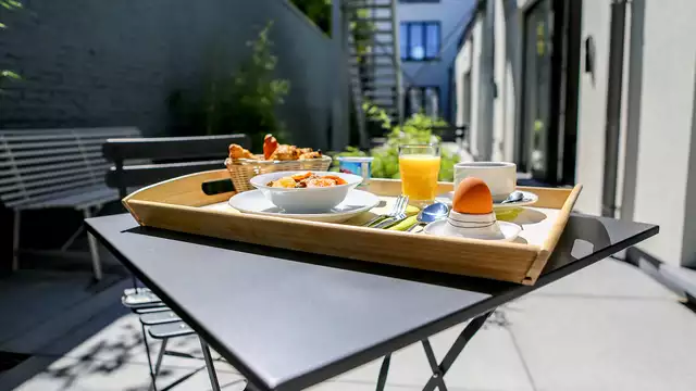 Romantiek in Bergen met spa cava en verblijf in een Deluxe kamer met terras