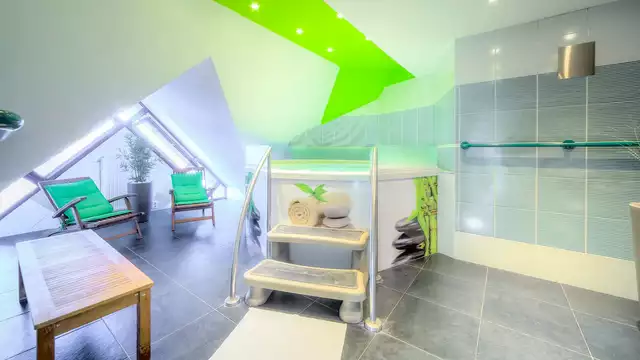 Romantiek in Bergen met spa cava en verblijf in een Deluxe kamer met terras