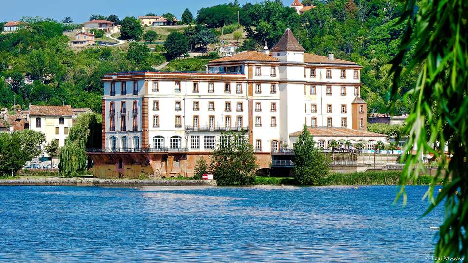 Voyage sensoriel avec diner et acces spa au bord du Tarn a partir de nuits