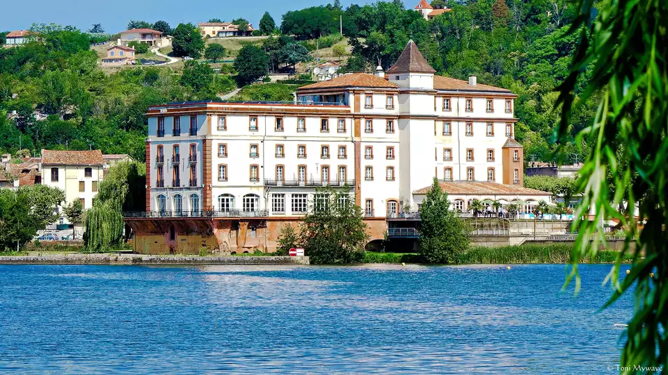 Voyage sensoriel avec diner et acces spa au bord du Tarn a partir de nuits