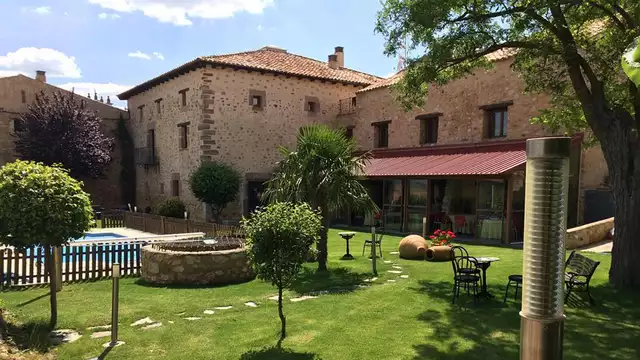 Especial enamorados: en habitación con bañera de hidromasaje en entorno rural