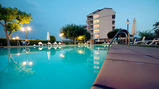 Escapada con descuento en noches extras y media pensión en hotel bien ubicado