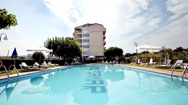 Escapada con descuento en noches extras y media pensión en hotel bien ubicado