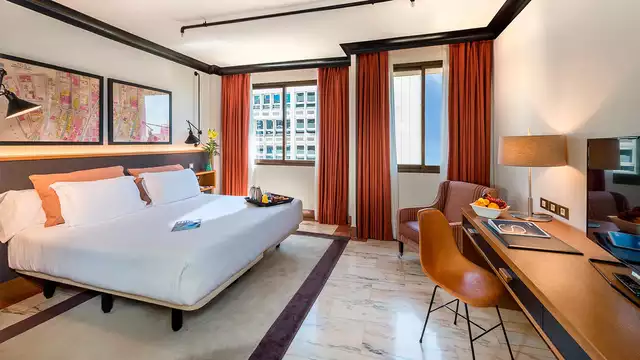 Escapada romántica con bombones y cava en la habitación para que los disfrutes en privado
