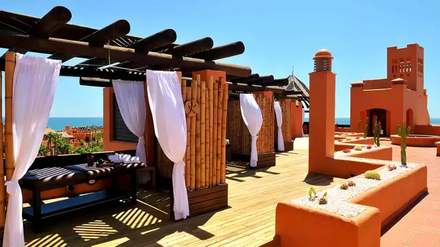 Luxe penthouse voor 4 personen met privé jacuzzi en barbecue in Sancti Petri