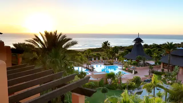 Luxe penthouse voor 4 personen met privé jacuzzi en barbecue in Sancti Petri