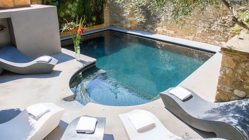 Escapade avec piscine et hammam dans le charmant village de Collias en chambre superieure