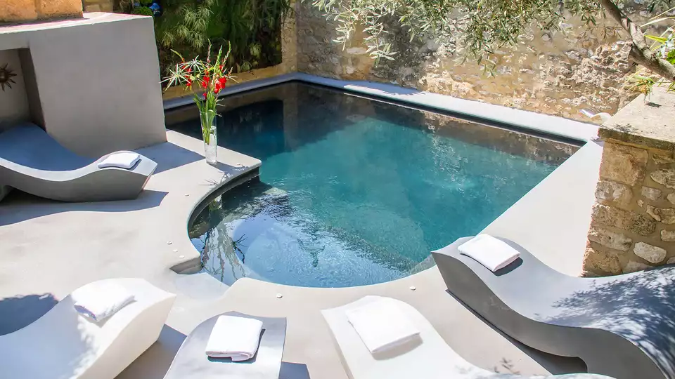 Escapade avec piscine dans le charmant village de Collias en chambre superieure