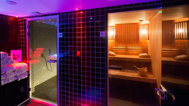 Séjour tout inclus à deux pas de la Tour Eiffel : Spa, dîner sur la Seine, lovebox et champagne