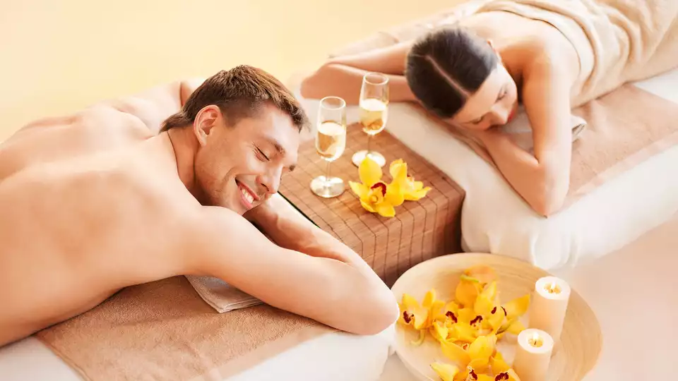 Soggiorno relax in lussuosa camera Prestige con spa e massaggio da notti