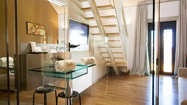 Lujo en una suite dúplex con jacuzzi, spa privado, cava y bombones en pleno centro de Mérida