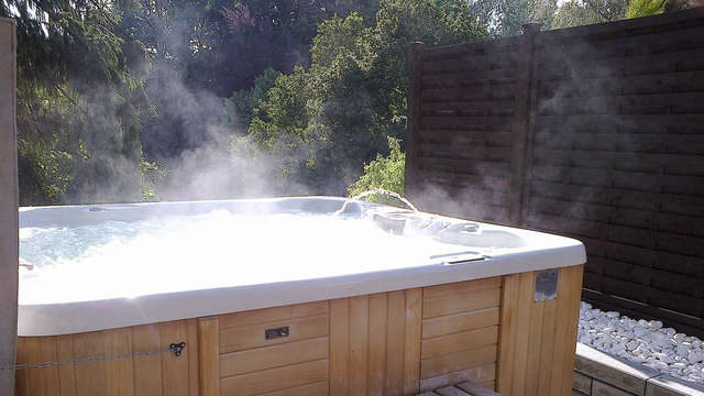 Ontspan tijdens een romantisch wellnessweekend met privejacuzzi in Saint Saveur