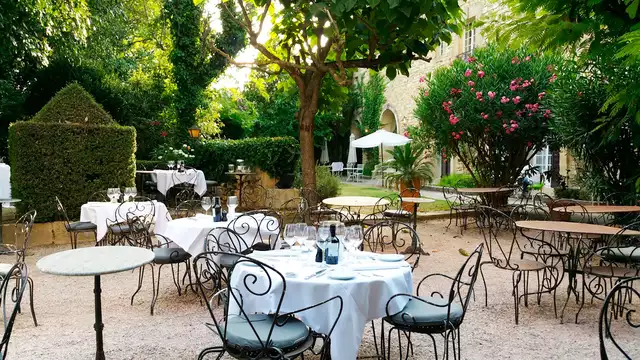 Vivez la vie de château avec diner 3 plats près de Nîmes